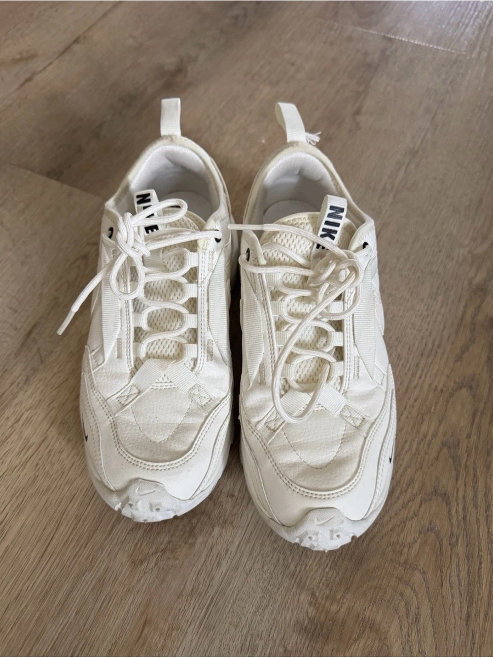 Nike Men’s Cream/Off-White Low-Top Sneakers